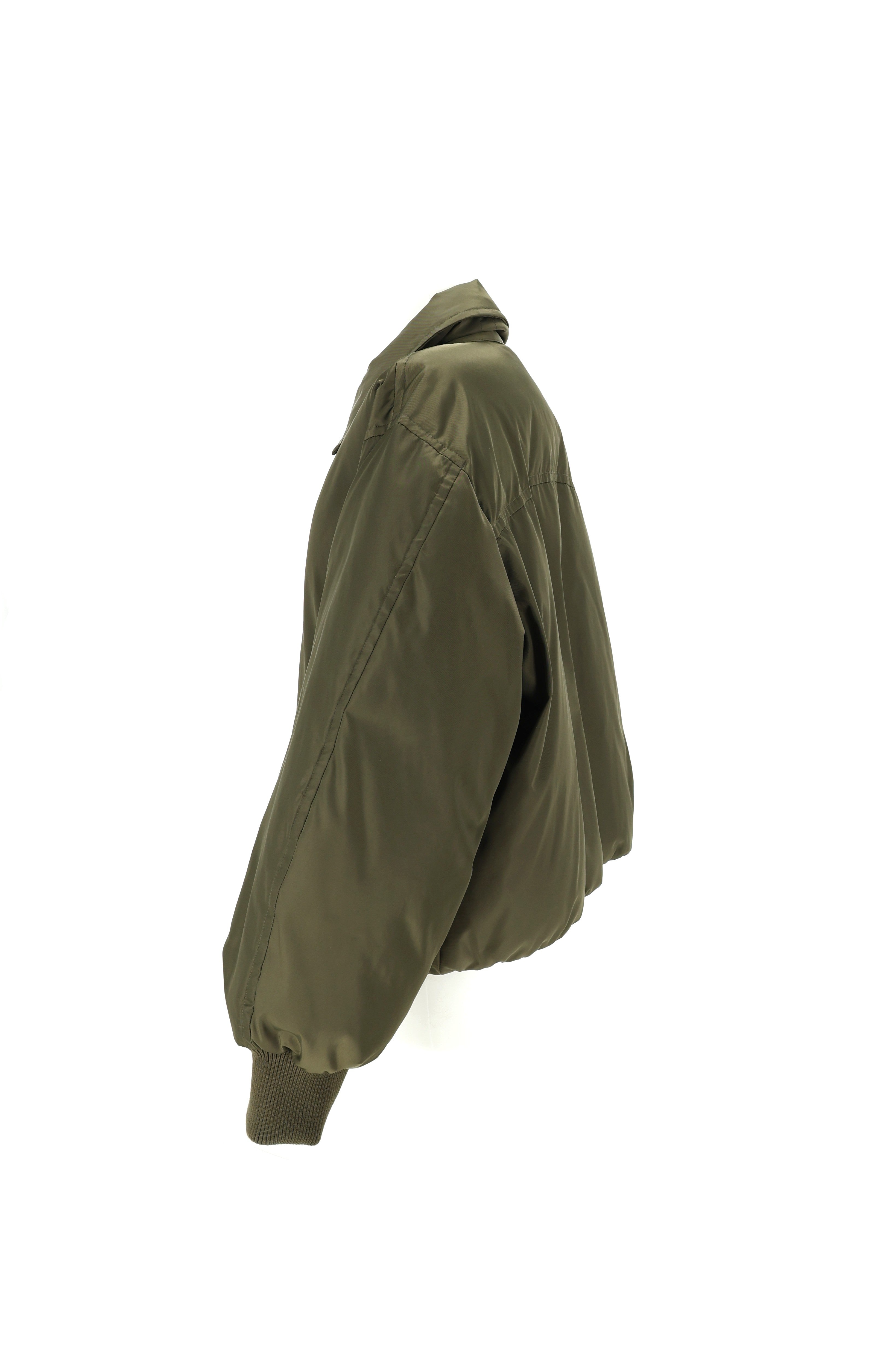 BOMBER STILIAUS PŪKO STRIUKĖ