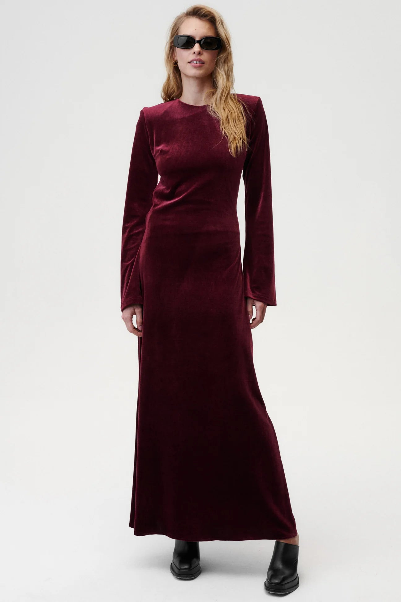 BURGUNDY SUKNELĖ ATVIRA NUGARA