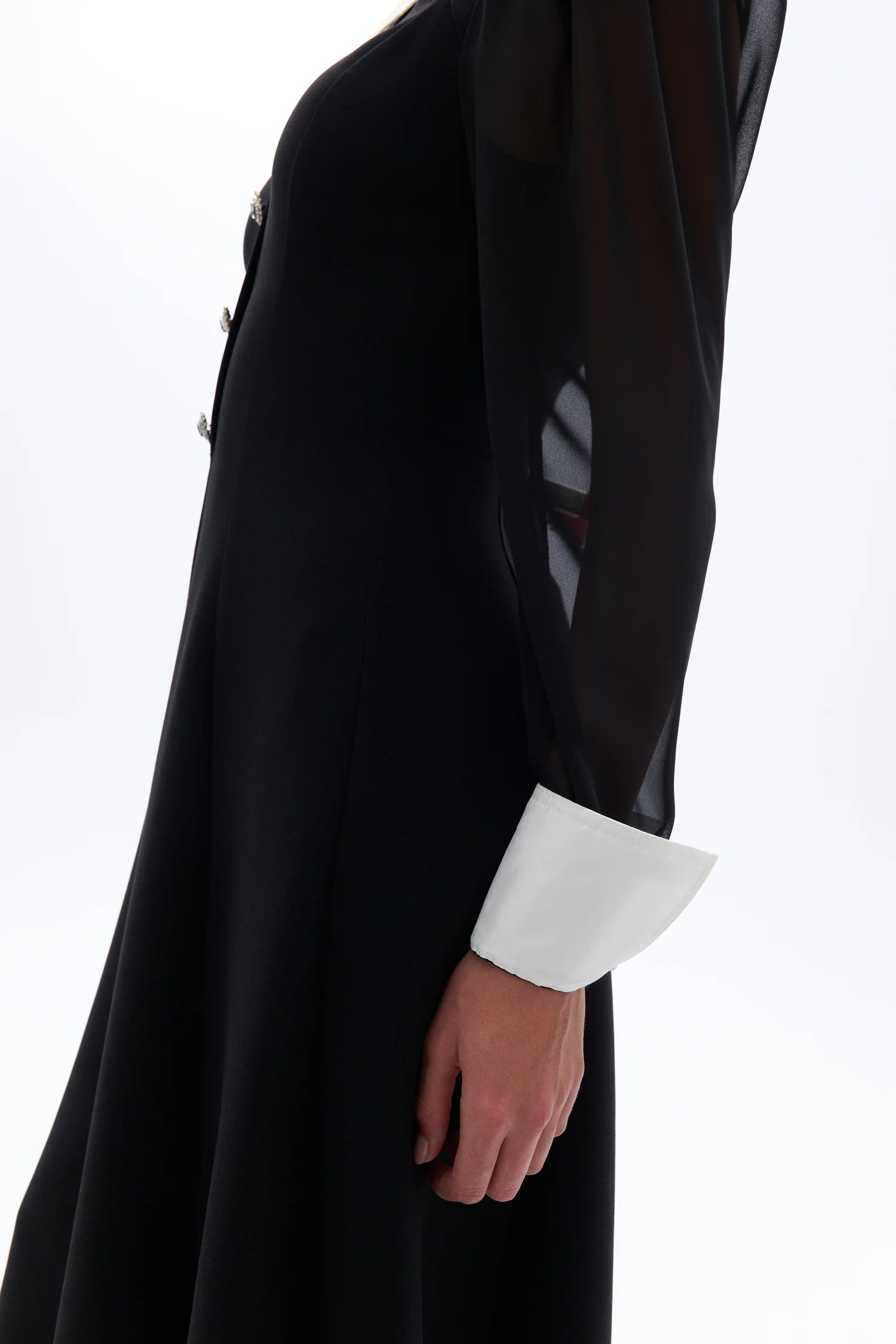 Suknelė su kontrastine apykakle