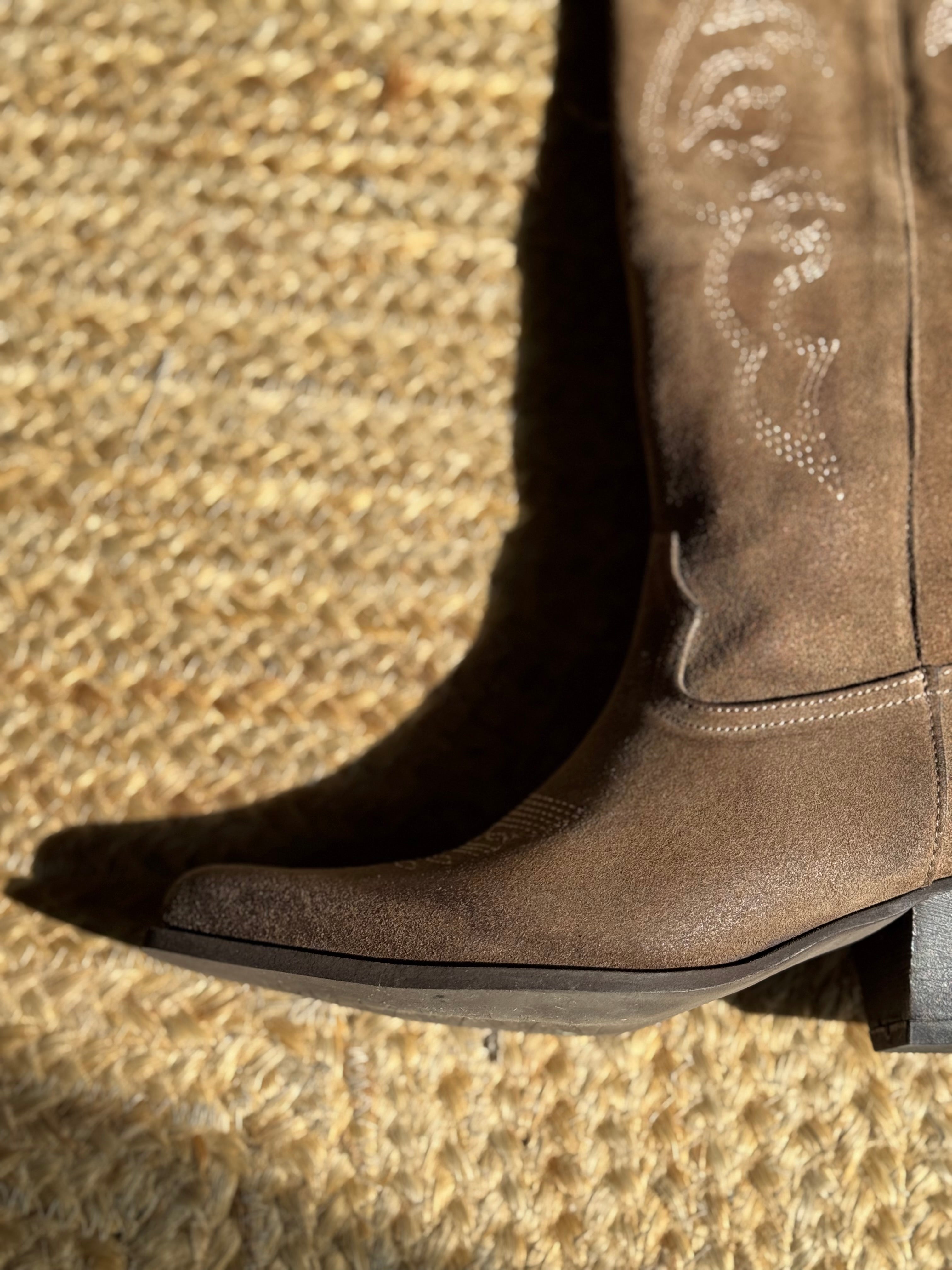 VERSTOS ODOS COWBOY ILGAAULIAI RICAMO