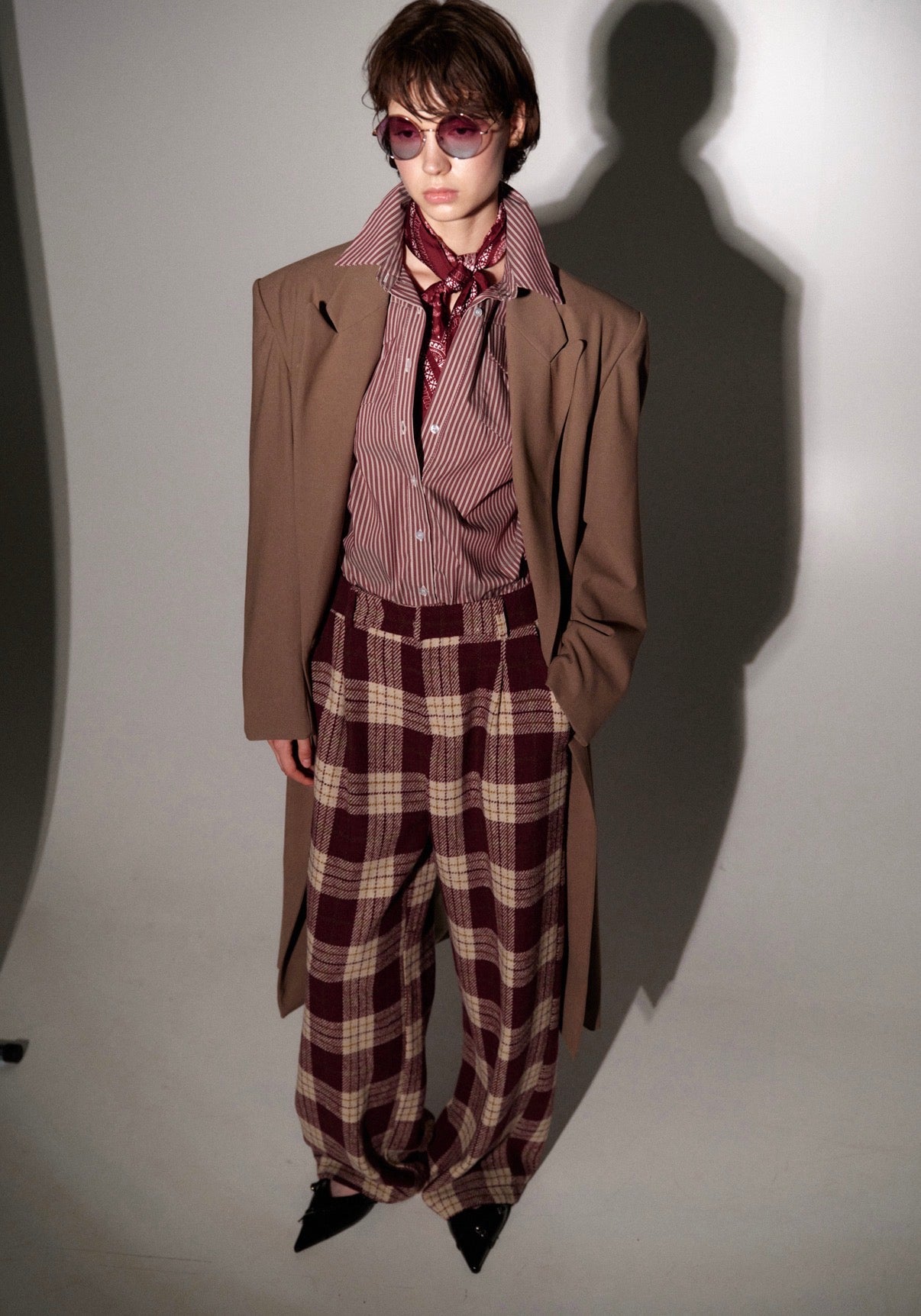 LANGUOTOS TIESIOS ŠILTOS KELNĖS