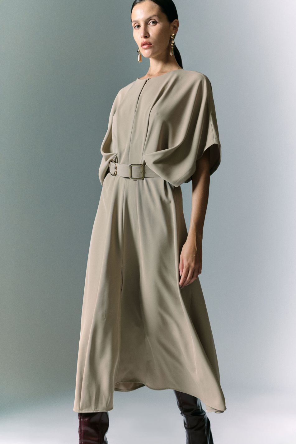 LIEMENUOTA LENGVA SUKNELĖ SU DIRŽU