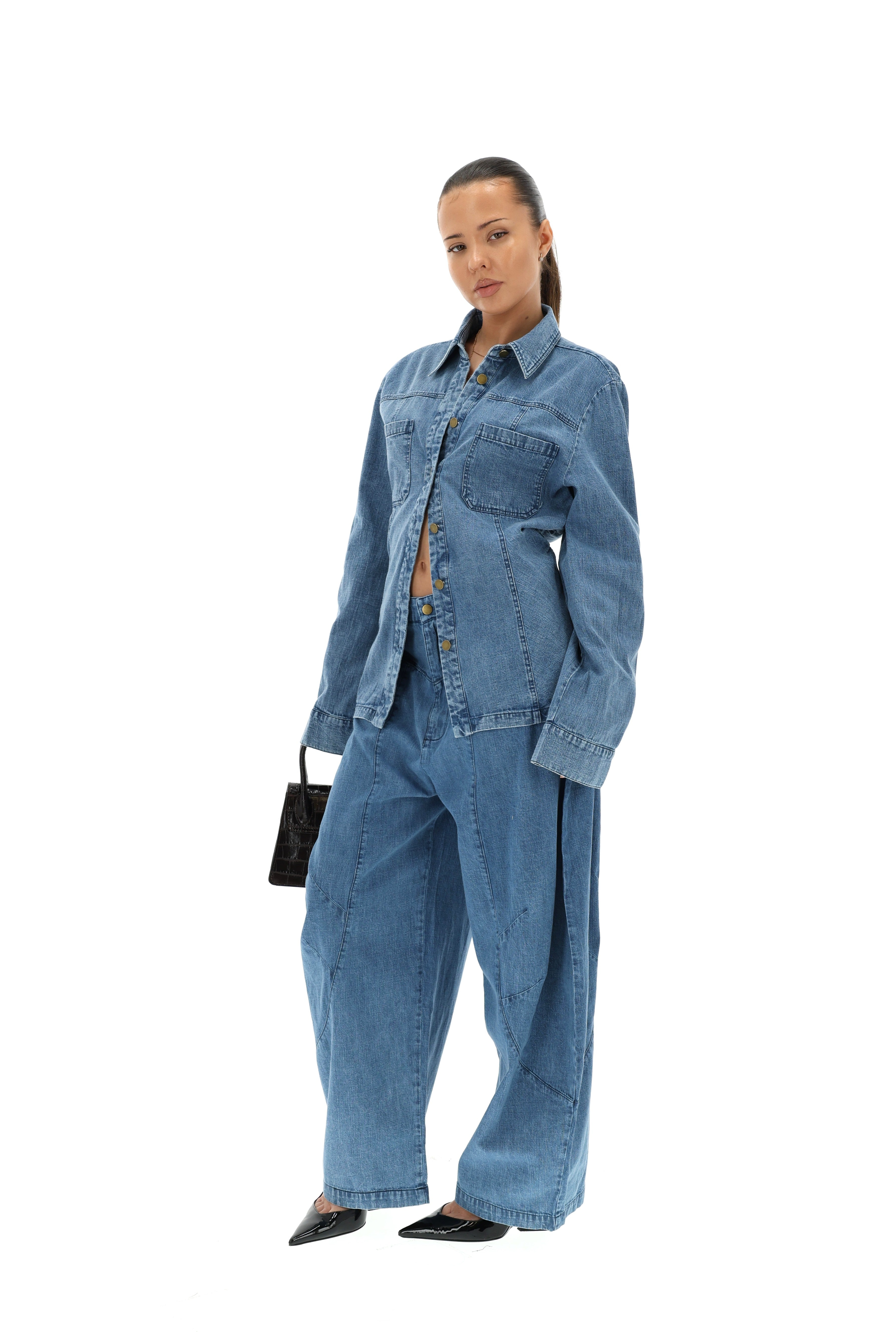 DŽINSINIŲ MARŠKINIŲ IR BAGGY DŽINSŲ KOSTIUMAS