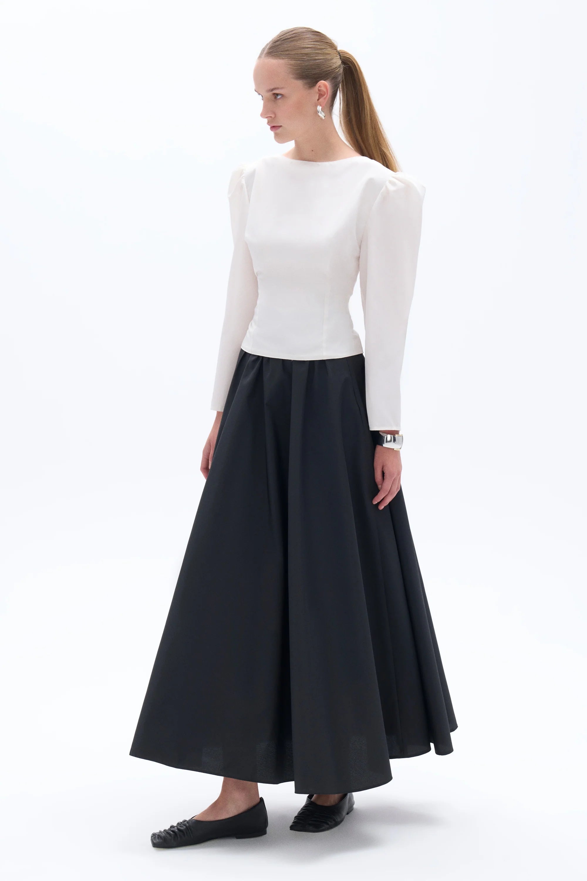 BALTA PUOŠNI PALAIDINĖ