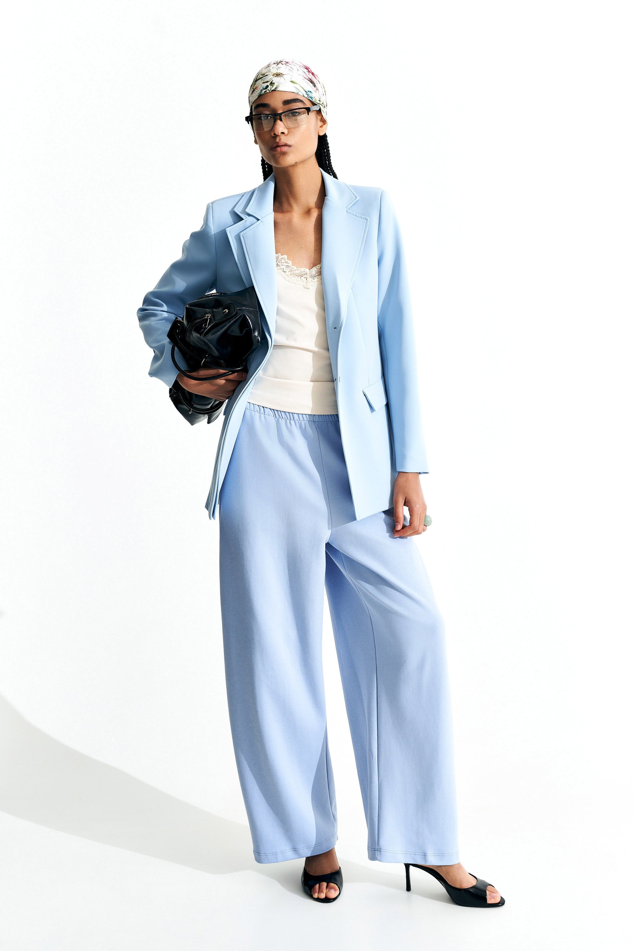 ASIMETRIŠKO KIRPIMO BABY BLUE ŠVARKAS