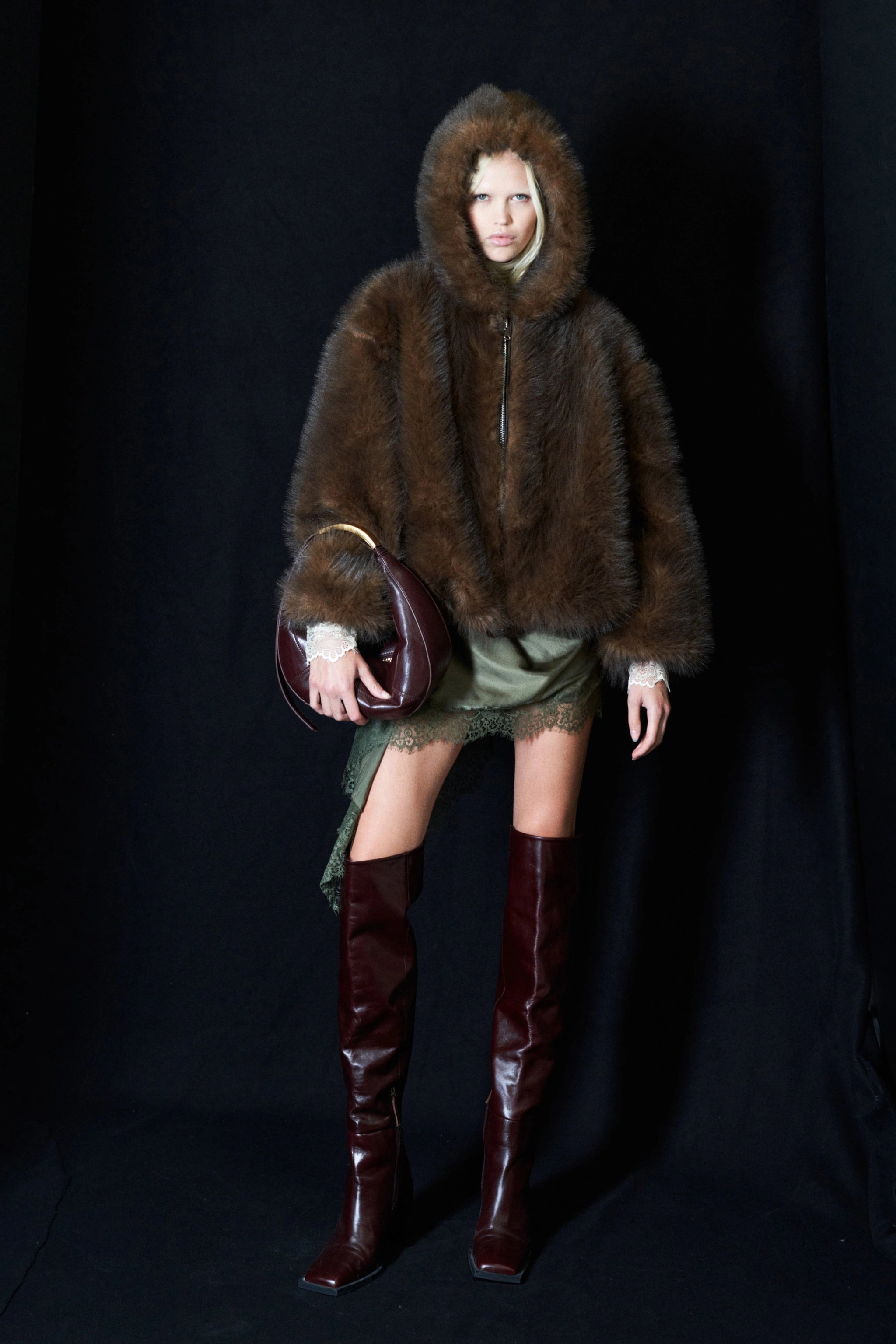 DIRBTINIAI KAILINIAI SU KAPIŠONU