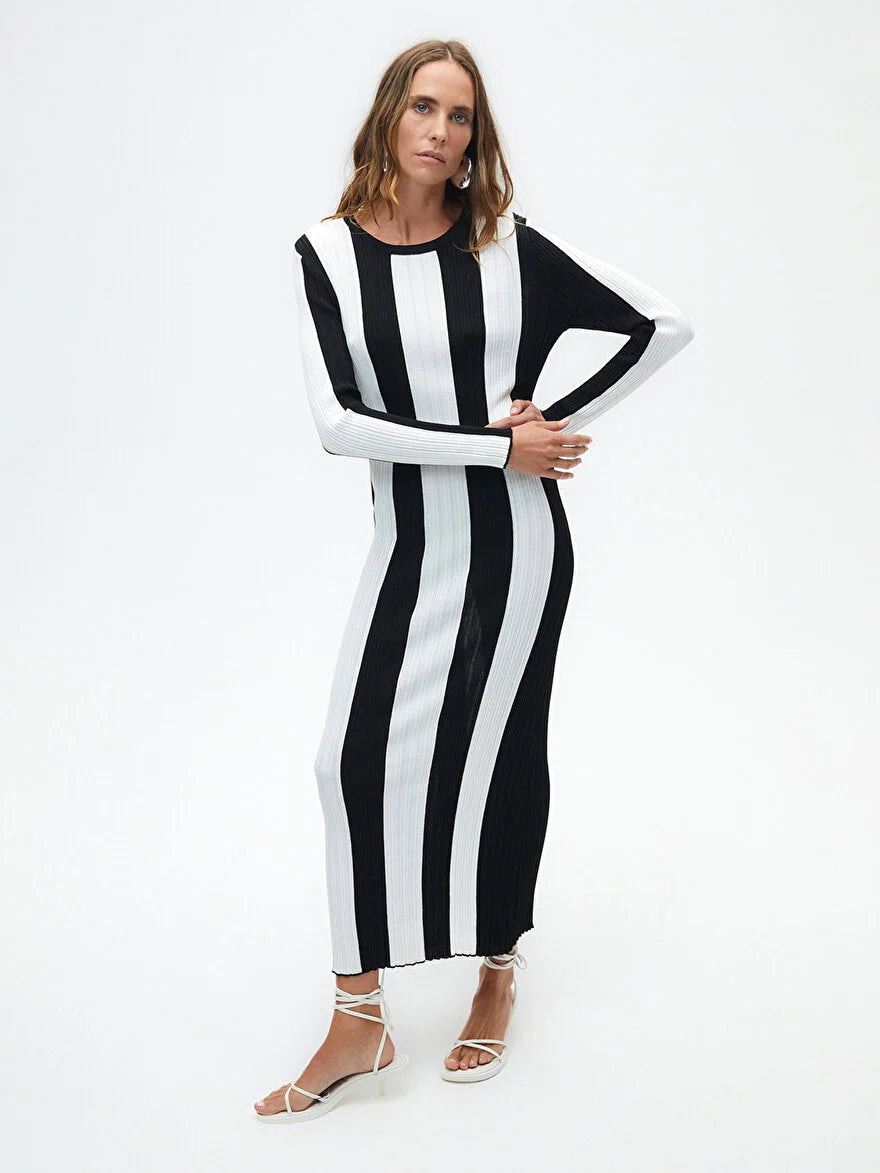 VIENTISA SUKNELĖ BLACK AND WHITE