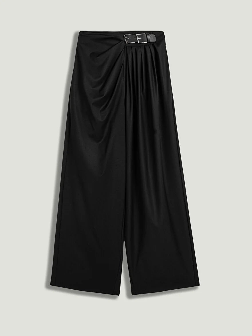 ASIMETRIŠKOS JUODOS KELNES