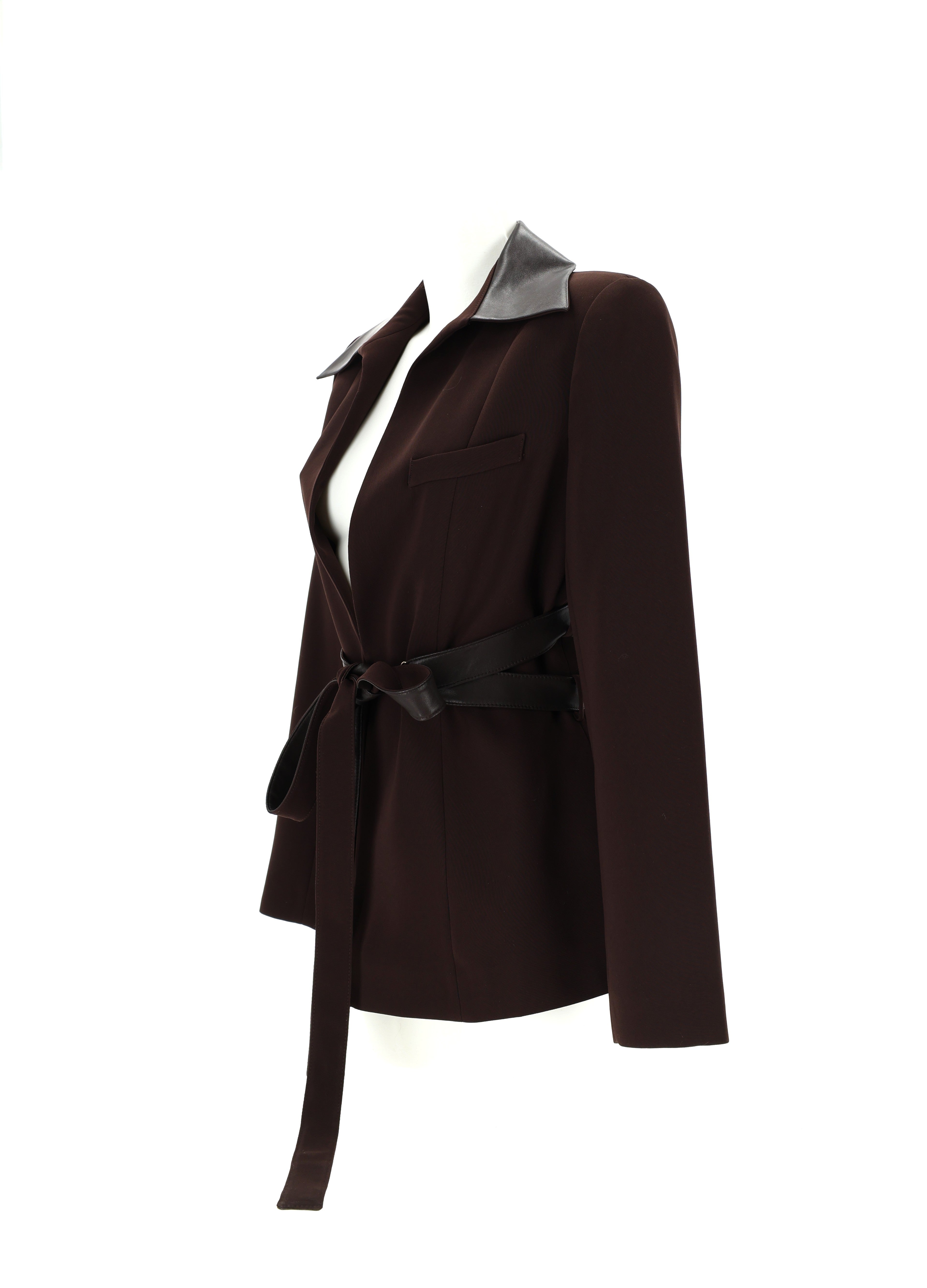 ŠVARKAS JUOSIAMU DIRŽU