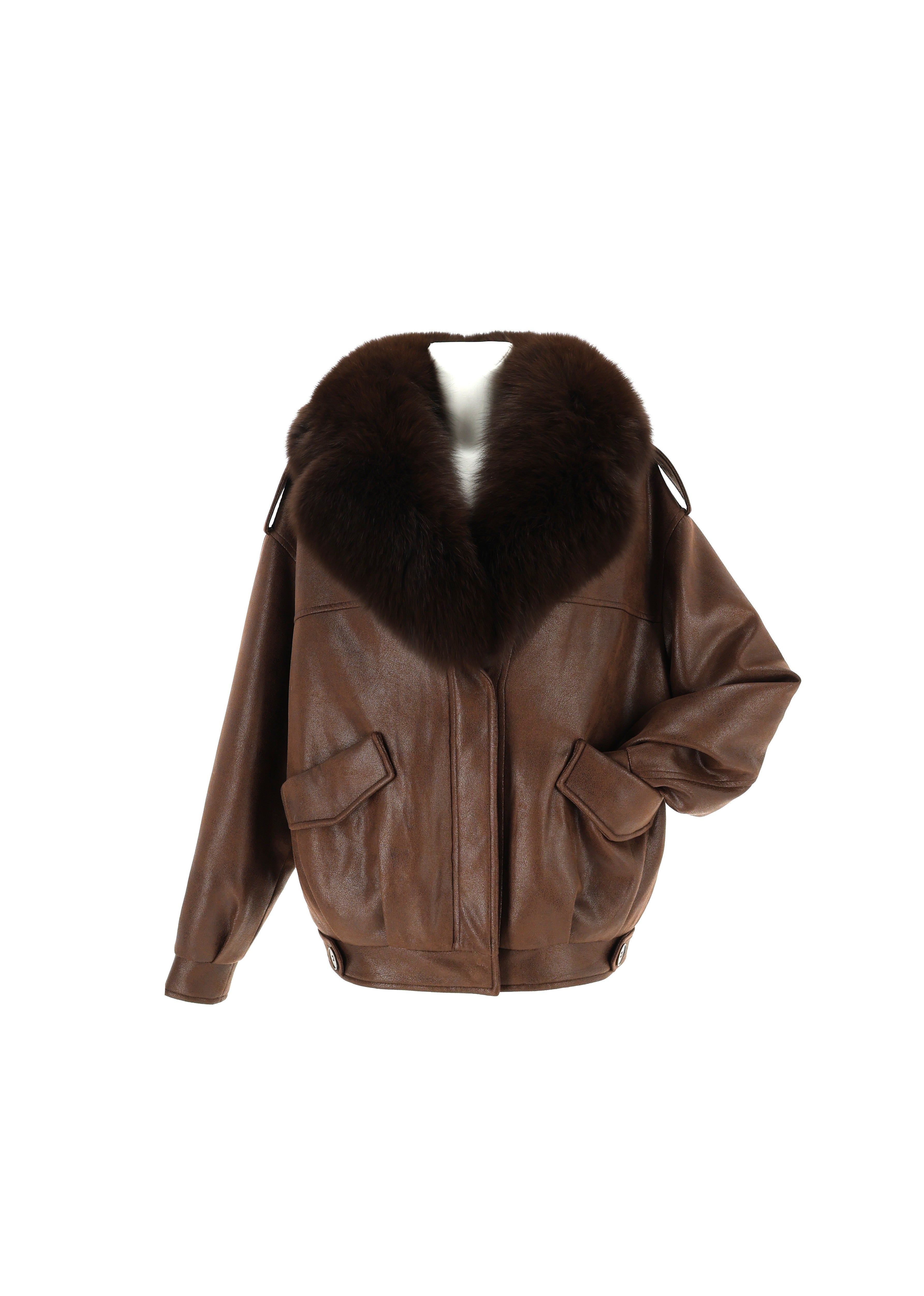 STRIUKĖ SU NATŪRALAUS KAILIO APYKAKLE