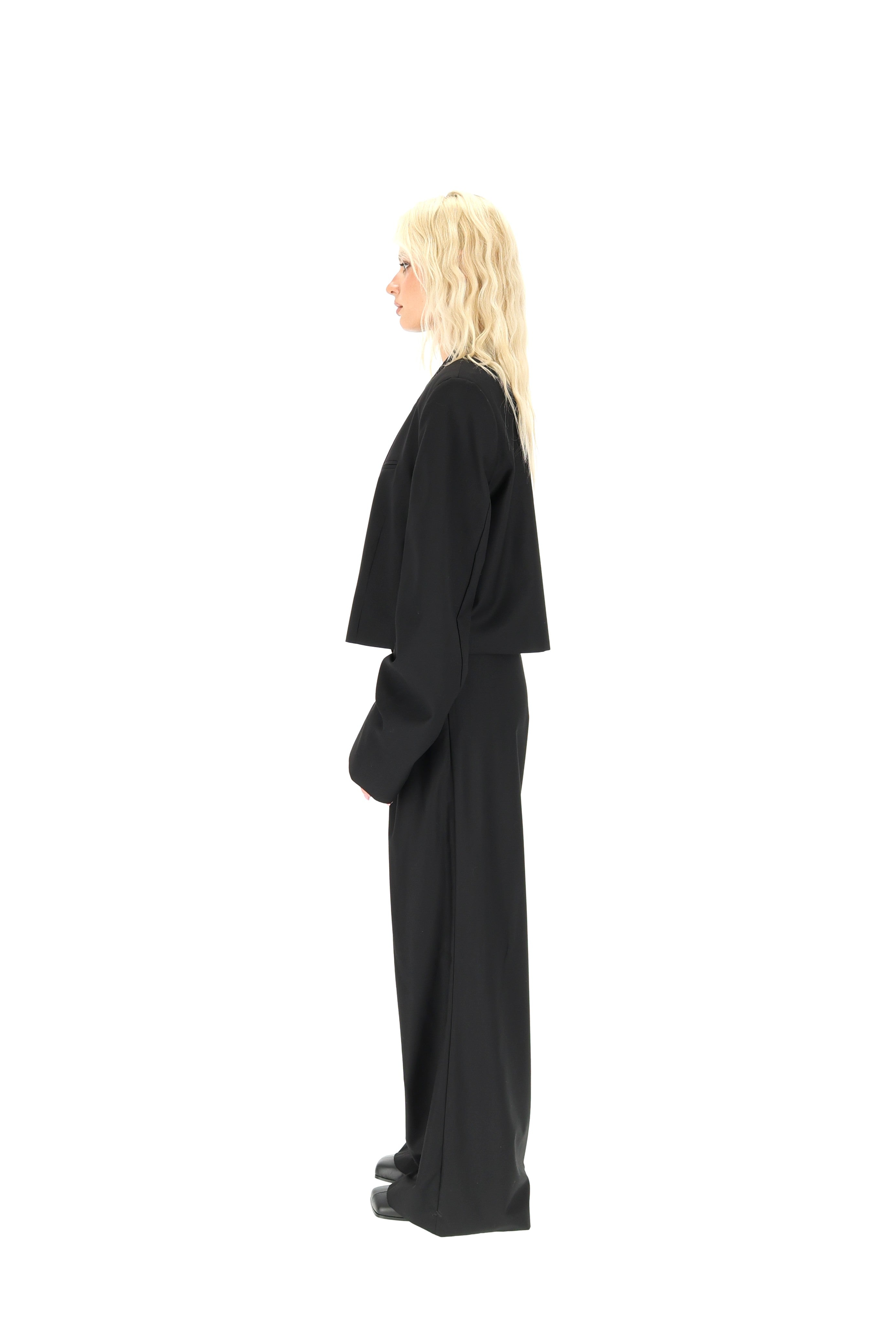 KELNIŲ IR TRUMPINTO OVERSIZE ŠVARKO KOSTIUMAS