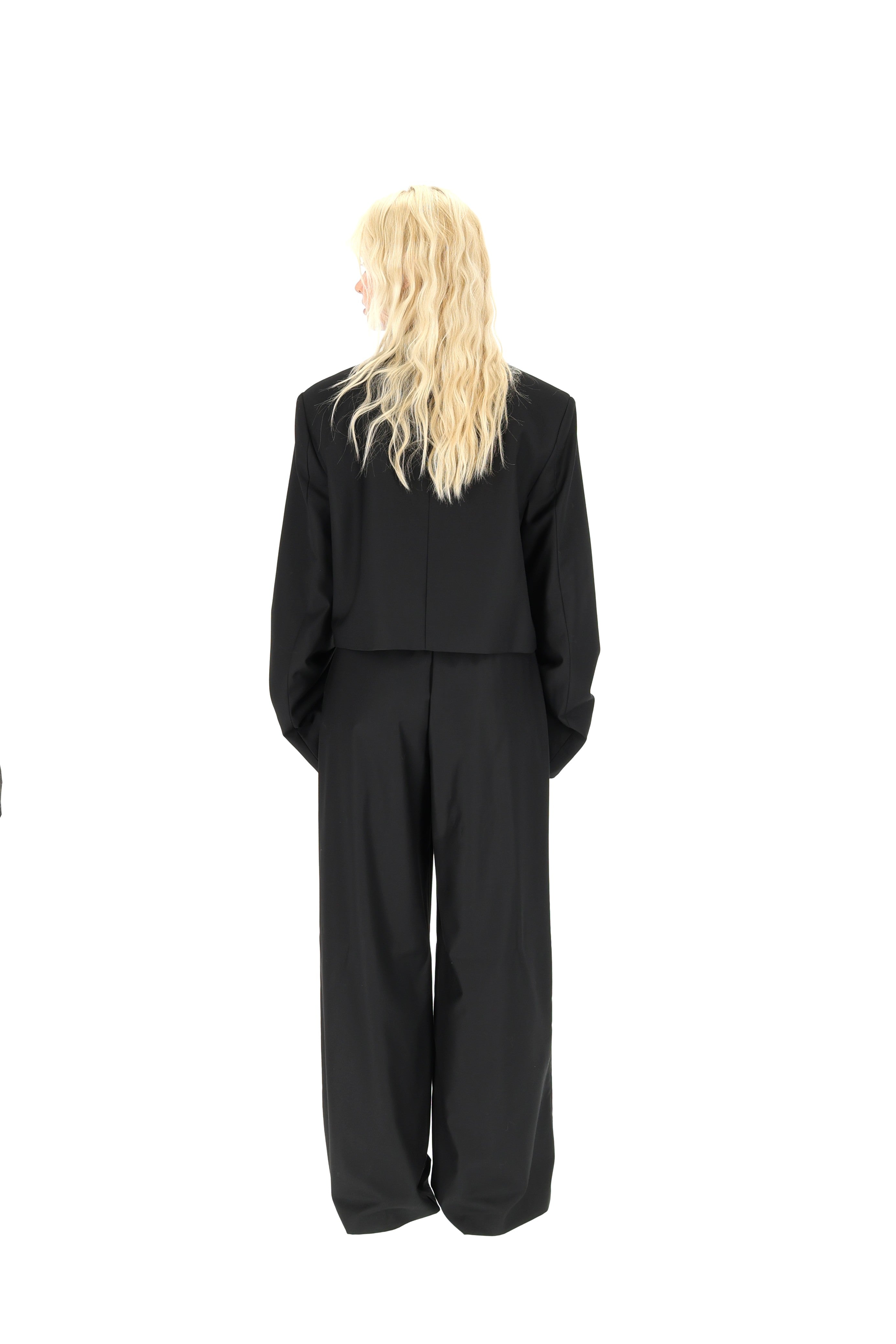 KELNIŲ IR TRUMPINTO OVERSIZE ŠVARKO KOSTIUMAS