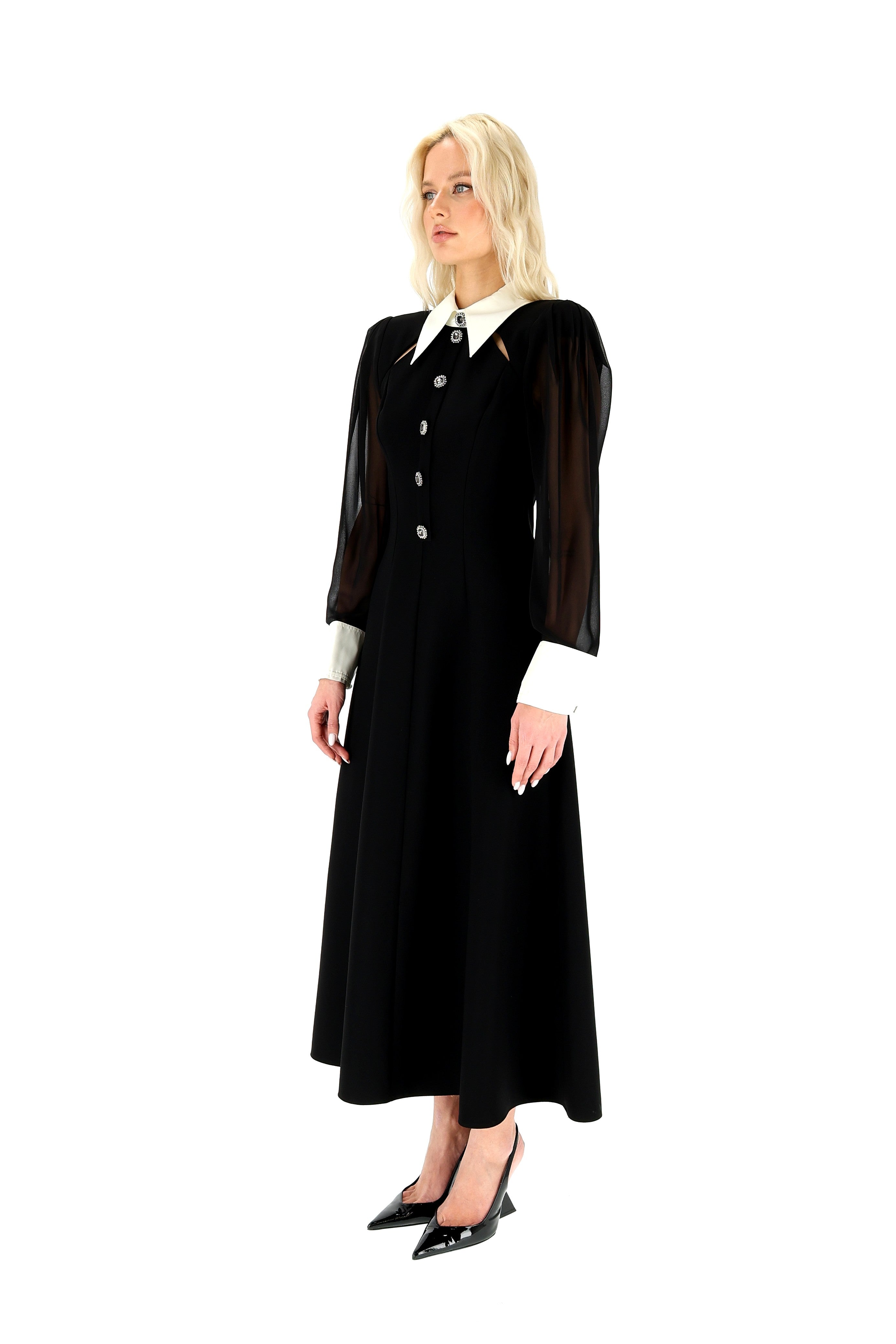 Suknelė su kontrastine apykakle