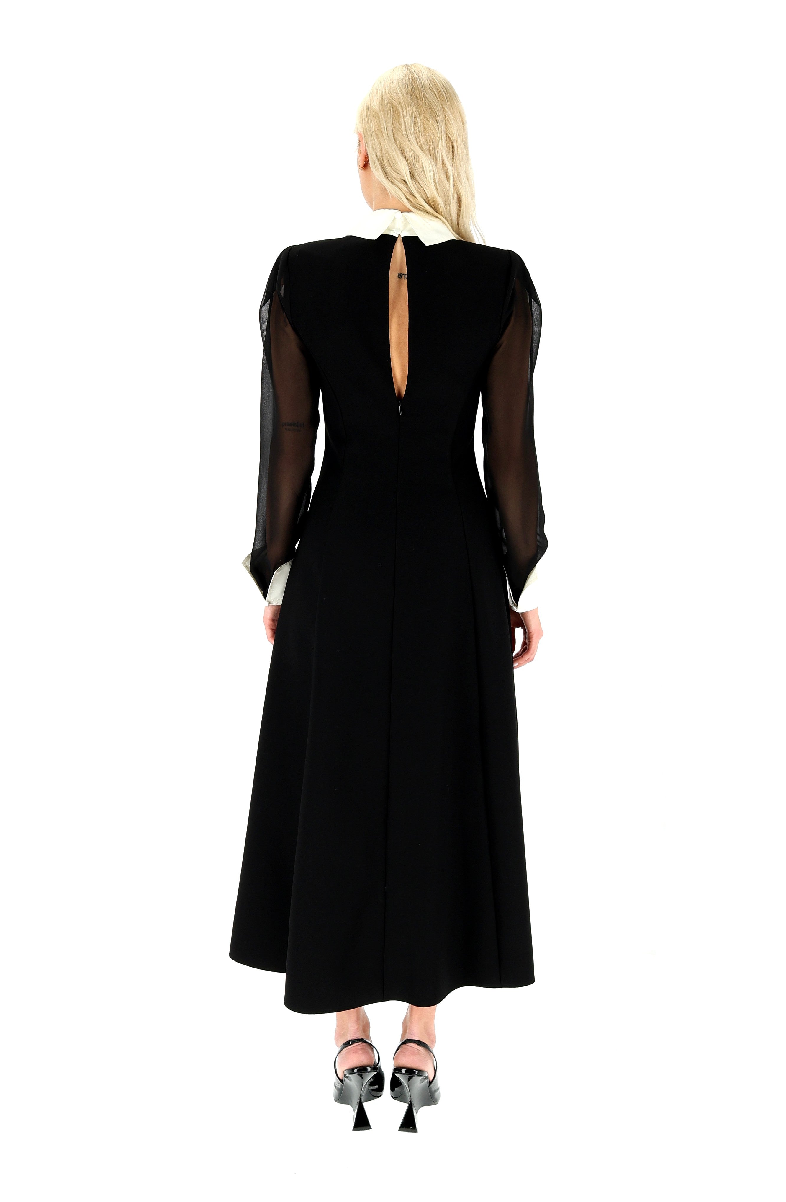 Suknelė su kontrastine apykakle