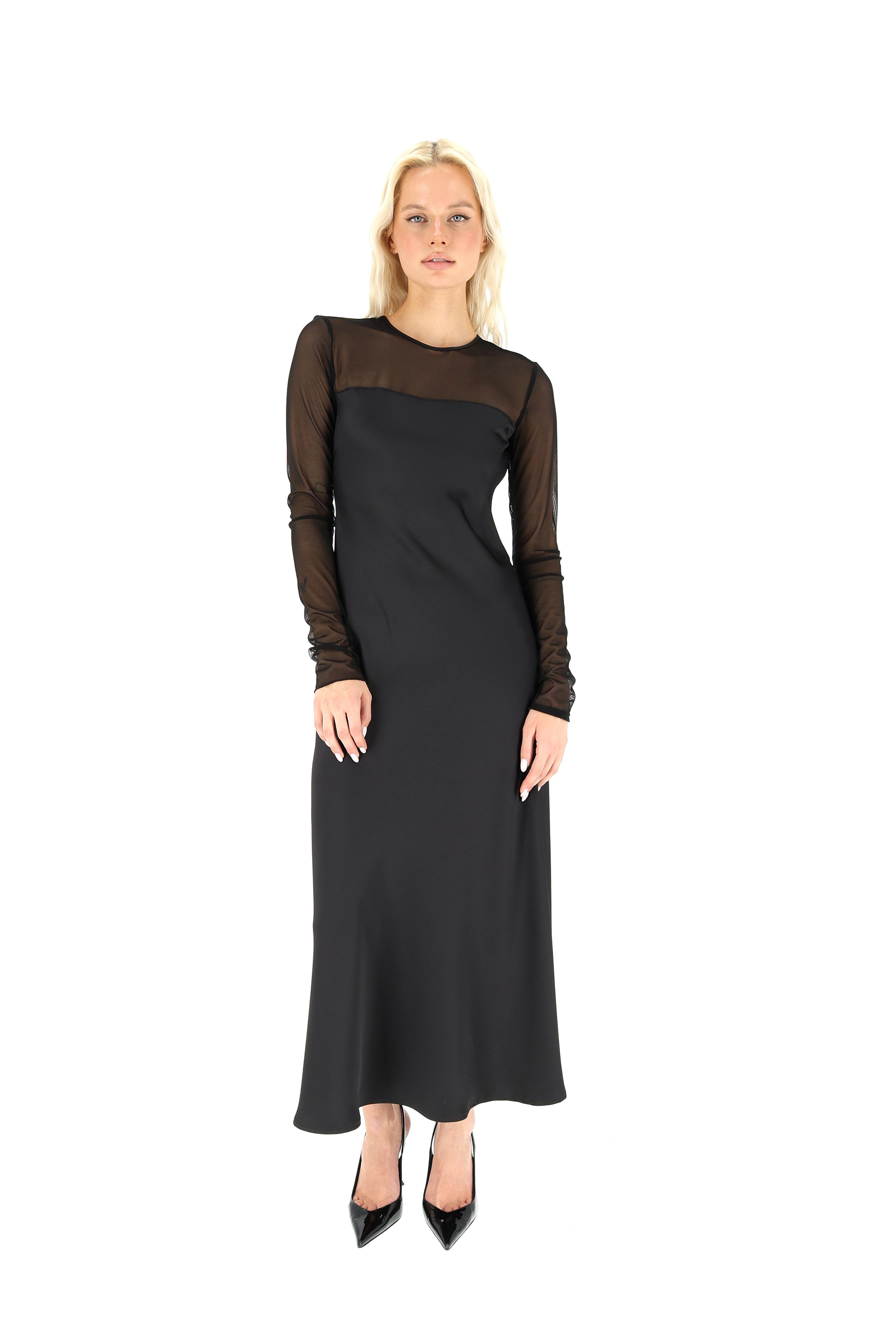 JUODA DAILI SUKNELĖ SU ATLASO DETALE