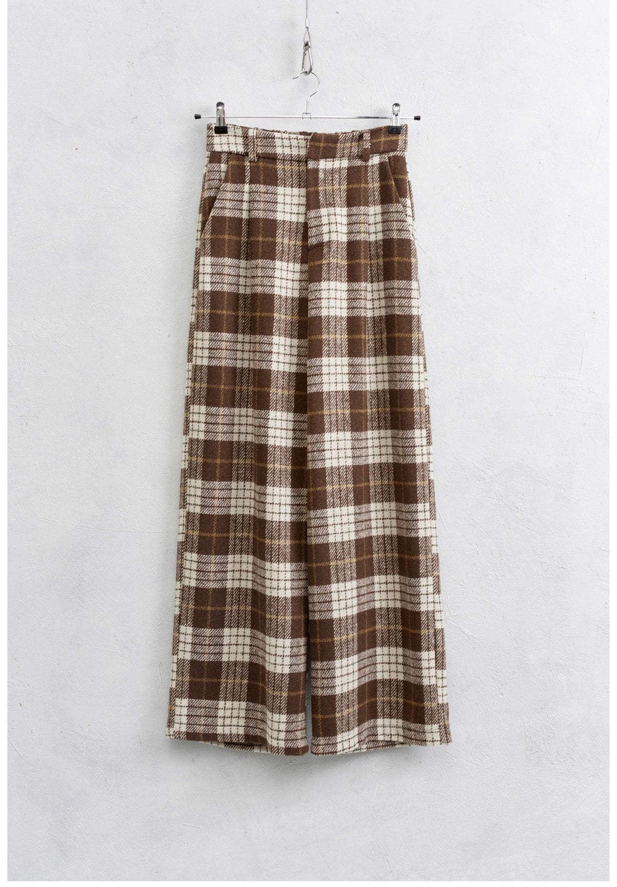 LANGUOTOS TIESIOS ŠILTOS KELNĖS