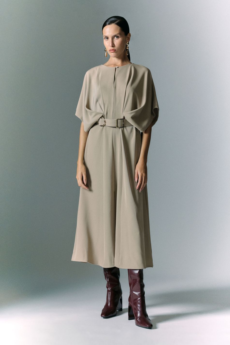 LIEMENUOTA LENGVA SUKNELĖ SU DIRŽU