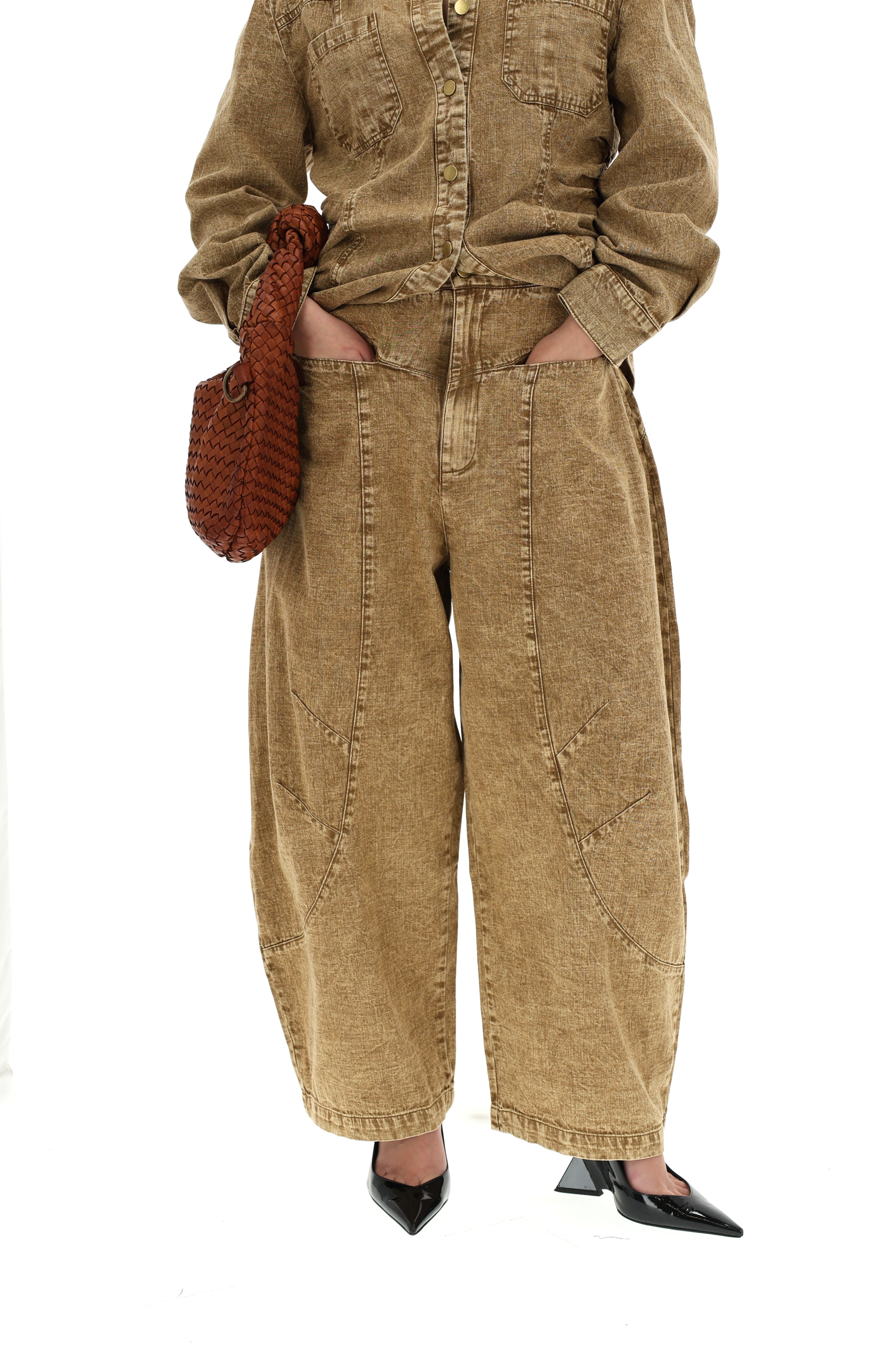 DŽINSINIŲ MARŠKINIŲ IR BAGGY DŽINSŲ KOSTIUMAS