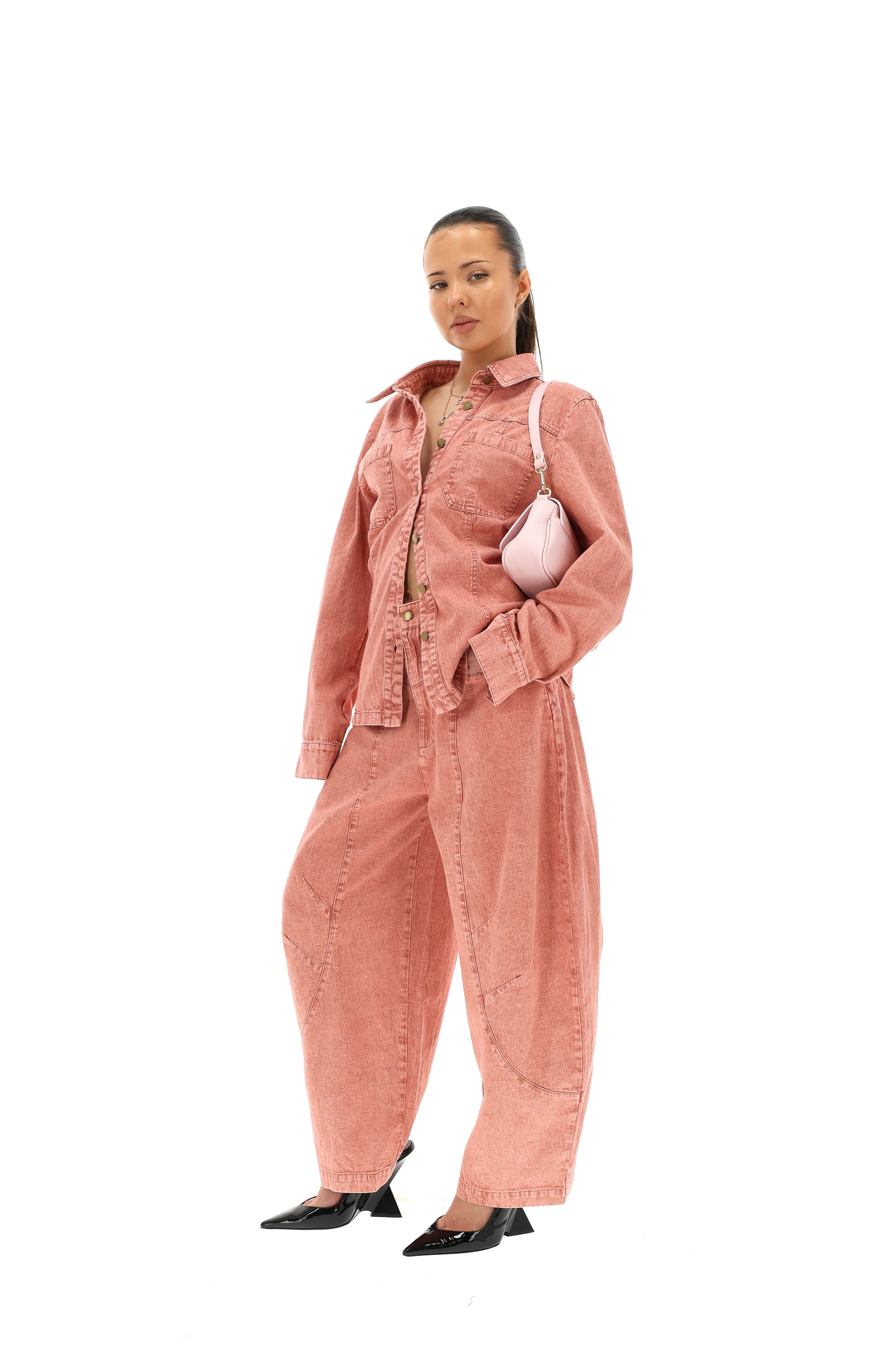 DŽINSINIŲ MARŠKINIŲ IR BAGGY DŽINSŲ KOSTIUMAS