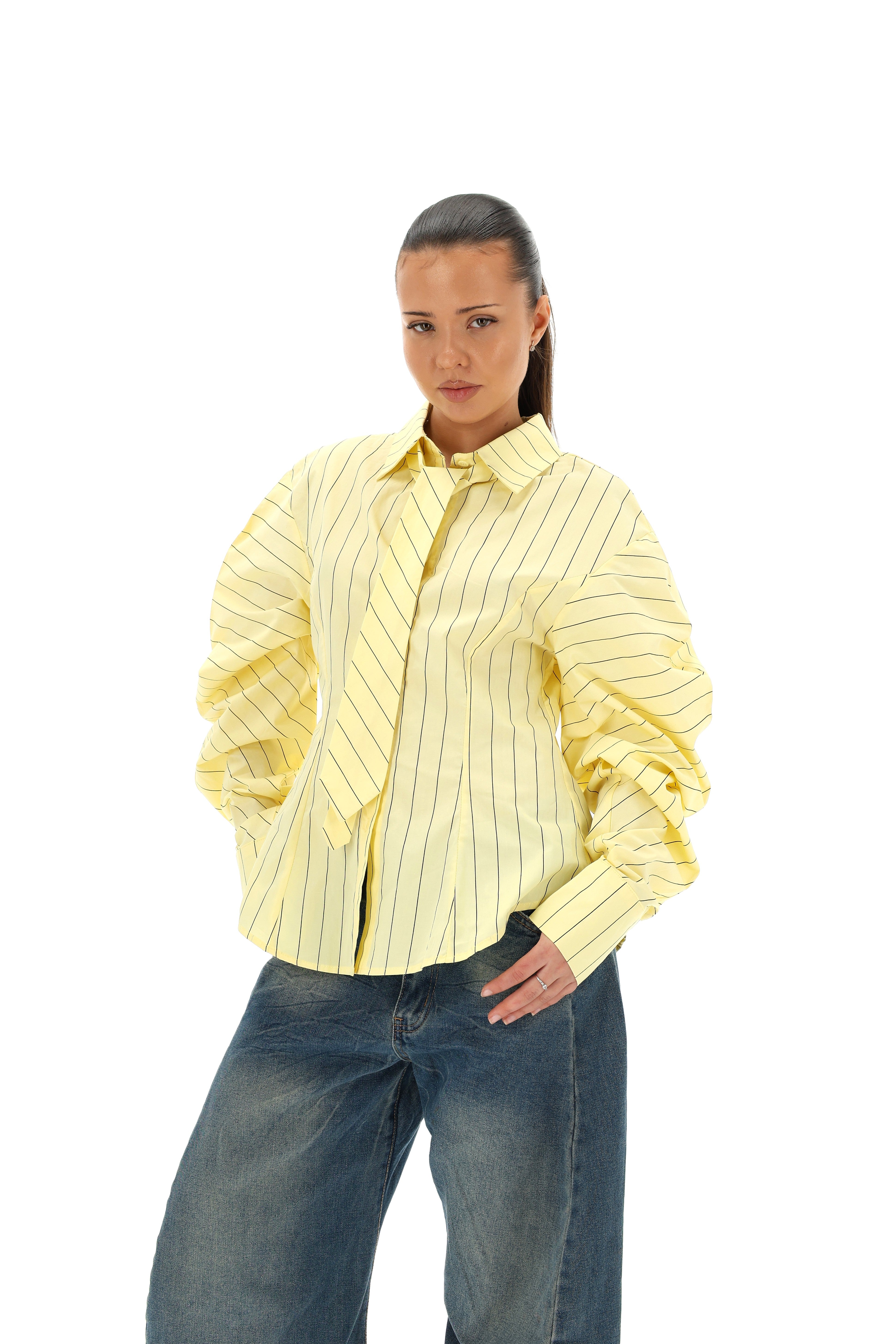 MARŠKINIAI PŪSTOMIS RANKOVĖMIS