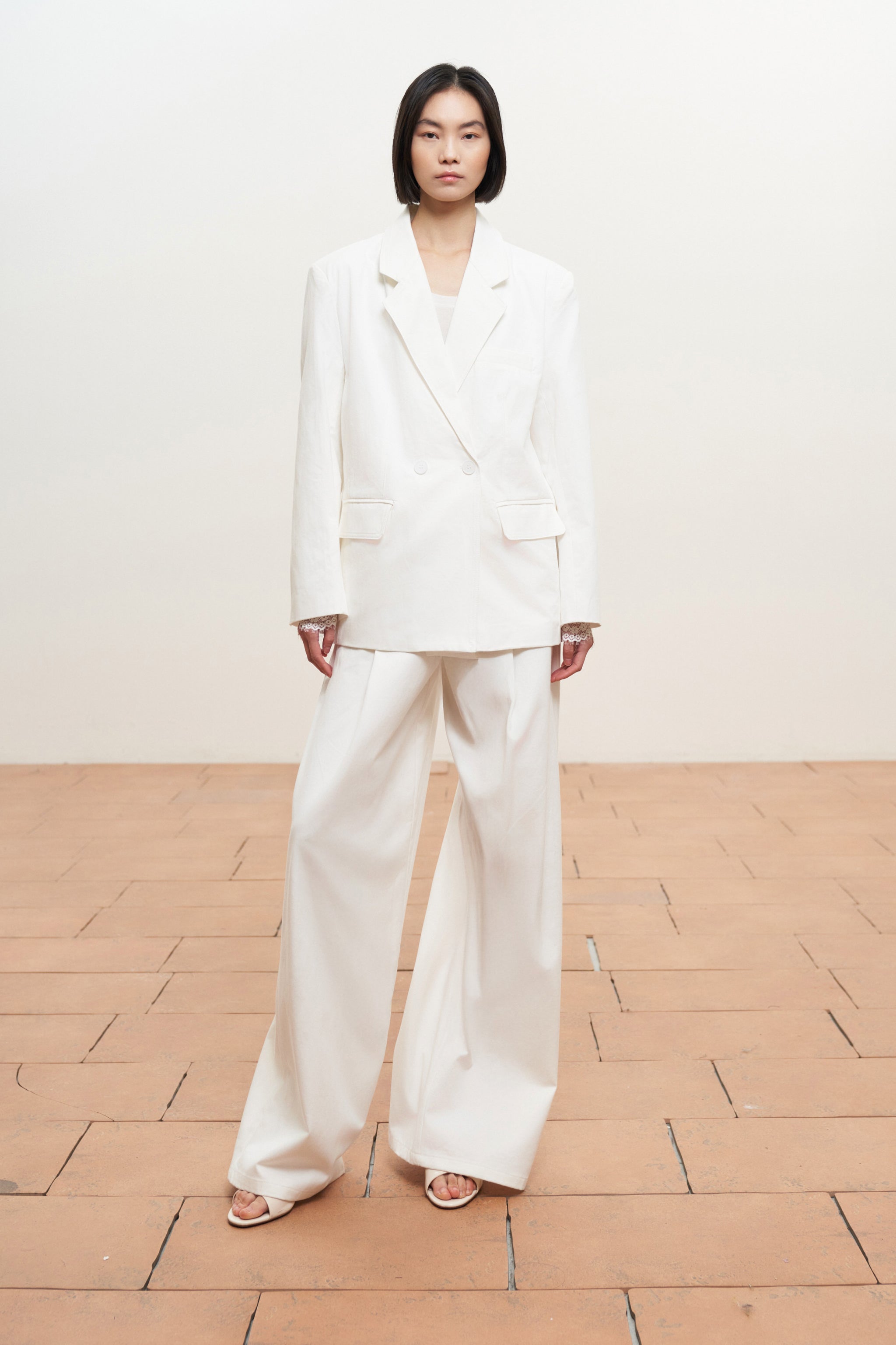 ITIN OVERSIZE BALTAS ŠVARKAS